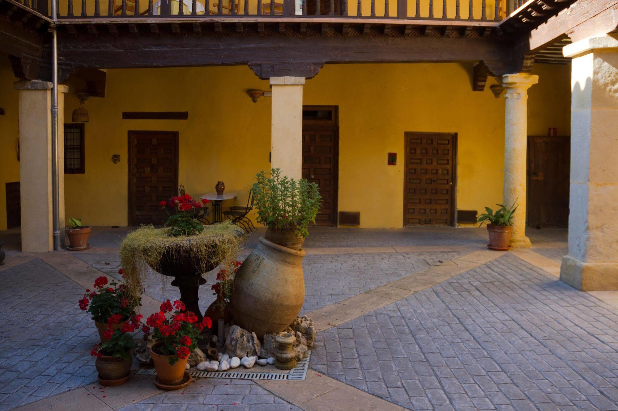Casa Palacio Conde De Garcinarro Huete Zewnętrze zdjęcie